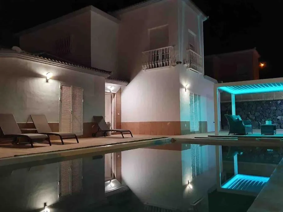 Villa Vanesa Luxury Private Villa With A Heated Pool, 4 Bedrooms And 4 Bathrooms Costa Adeje  Espagne